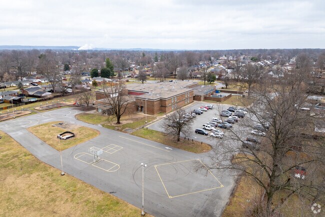The student population of Eisenhower Elementary is 557 and the school serves K-5.