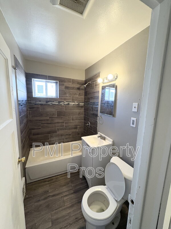 1538 N 38th St, Milwaukee, WI 53208 - photo 4
