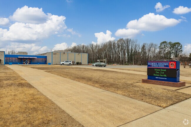 Families in Keswick Sulgrave are zoned for Balmoral-Ridgeway Elementary School.