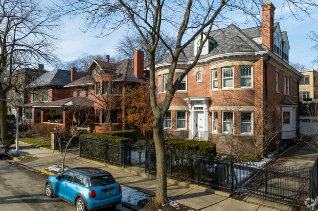 Historic homes can be found throughout Margate Park, IL.