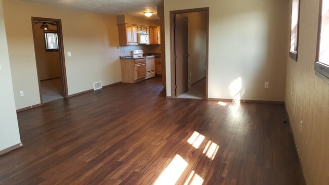 929 East Ave N unit Apartment 4, Onalaska, WI 54650 - photo 5