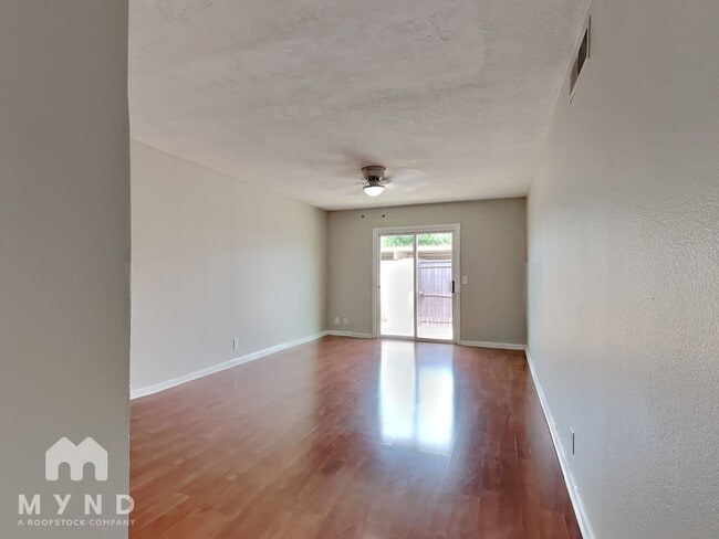 20233 N 21st Dr, Phoenix, AZ 85027 - photo 6