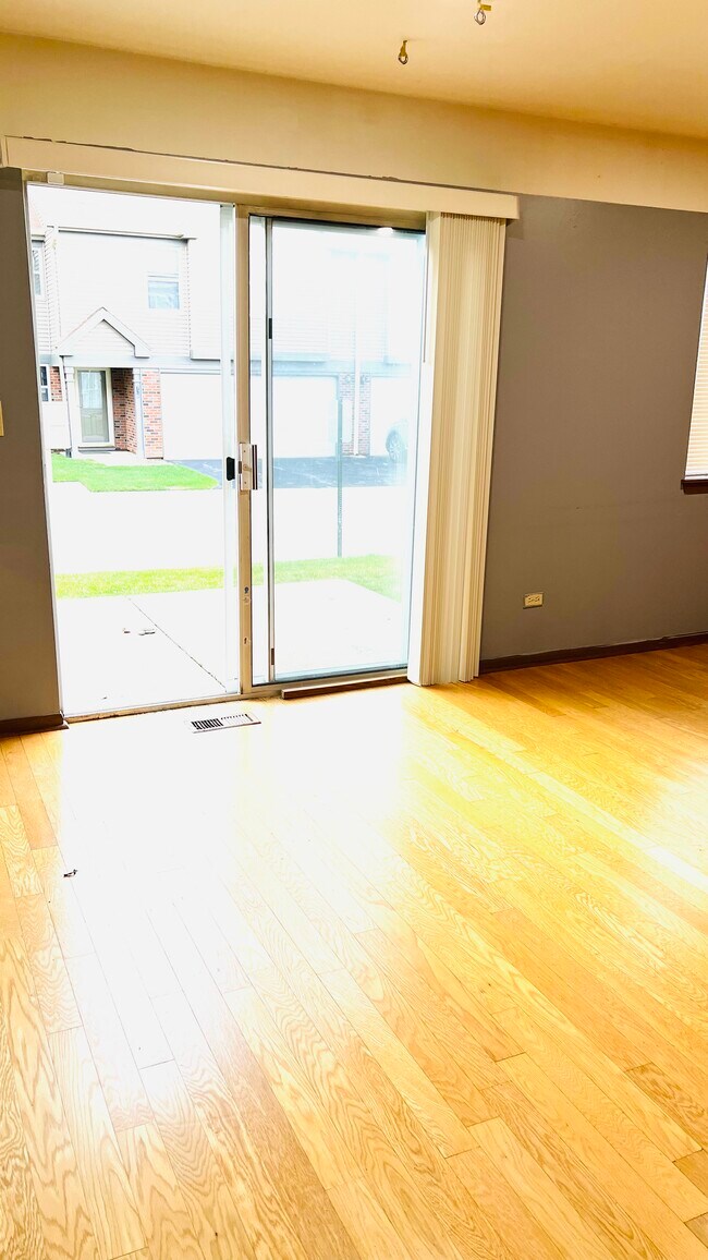 722 E Whispering Oaks Dr, Palatine, IL 60074 - photo 6