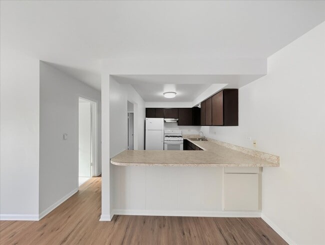 122 W Washington St unit 302, Round Lake, IL 60073 - photo 2