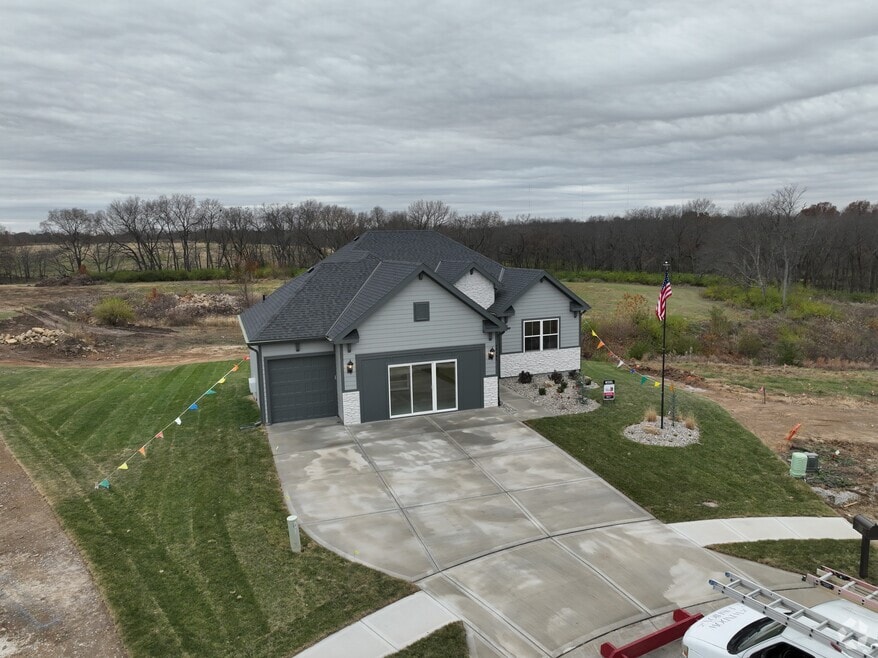 12151 N Forest Ct, Kansas City, MO 64165 - photo 2