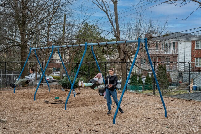 Welty Park is a great option for neighborhood families in Bryn Mawr Park.