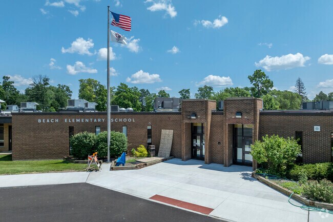 Round Lake Beach Elementary School has 412 students in grades 1-5.