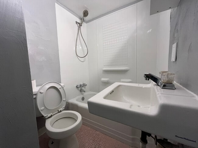 507 Pennsylvania Ave unit Upper, Irwin, PA 15642 - photo 7