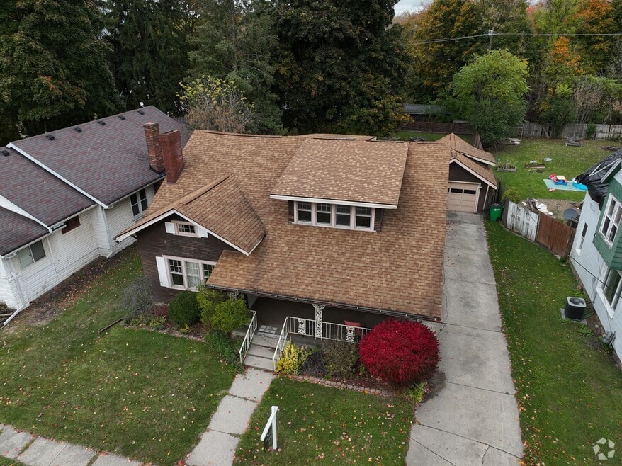 203 E Mechanic St, Yale, MI 48097 - photo 2