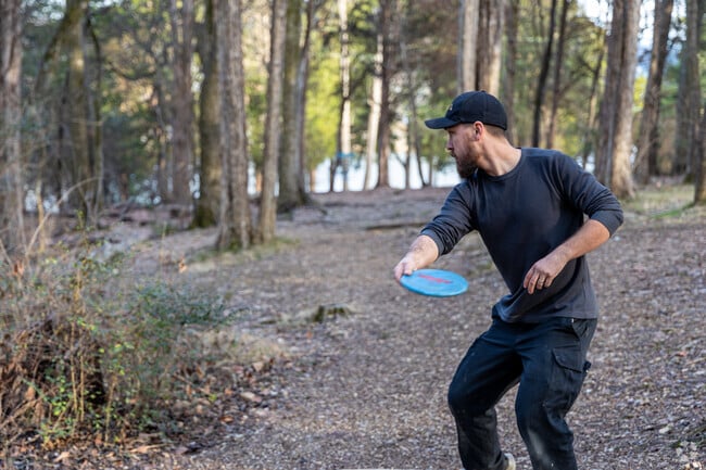 Concord residents enjoy disc golf at Admiral Farragut Park’s scenic riverside course.