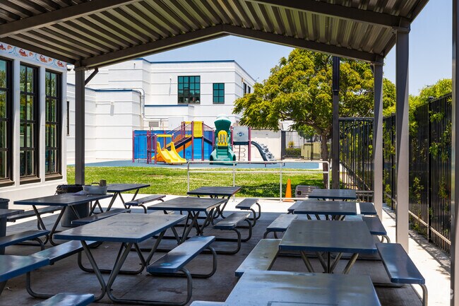 Students can enjoy lunch outside at Richmond Street Elementary School in El Segundo, CA.