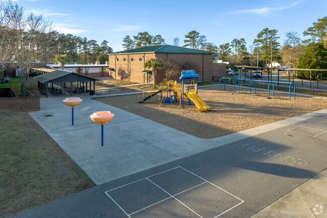 Daisy Elementary School has outdoor activity areas for students.