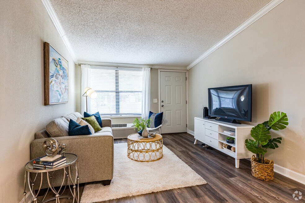 1 BR, 1 BA -