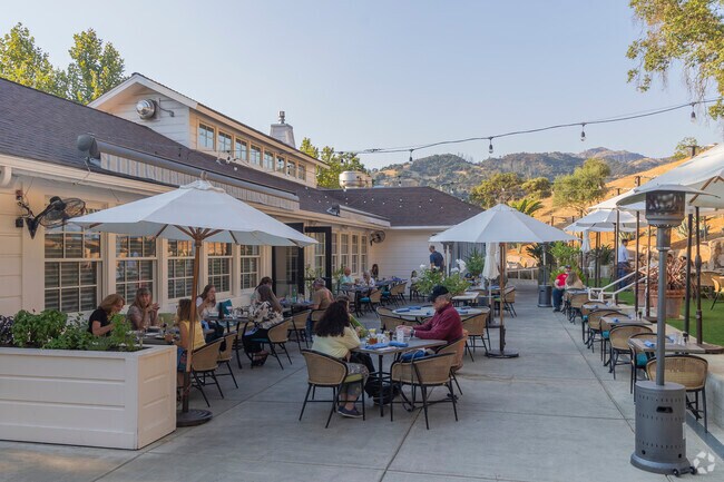 Calistoga residents can unwind at the many restaurants and tasting rooms along Lincoln Avenue.