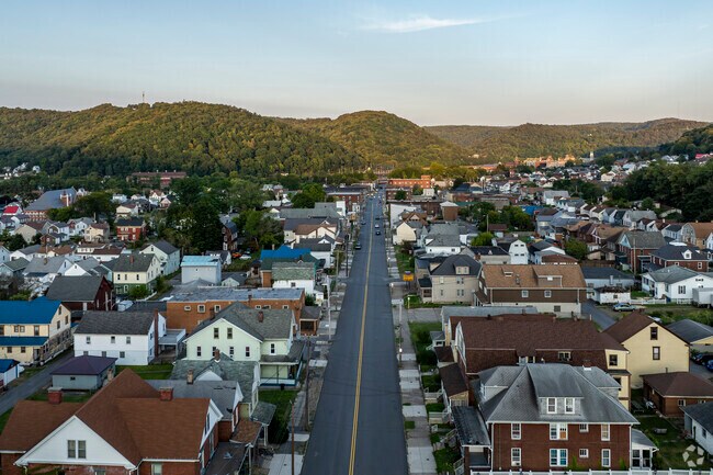 Much of Oakhurst's dining and shopping options can be found on Route 56.
