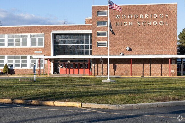 There are over 1575 students in Woodbridge High School.