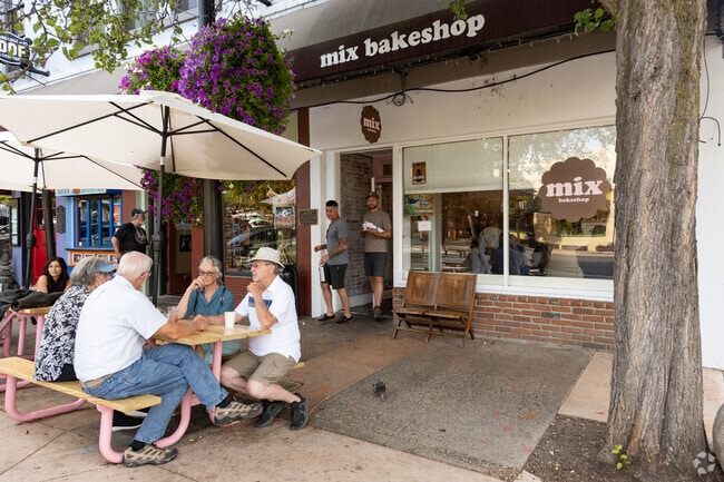 Northwest Ashland residents visit Downtown Ashland for a bite and a visit.
