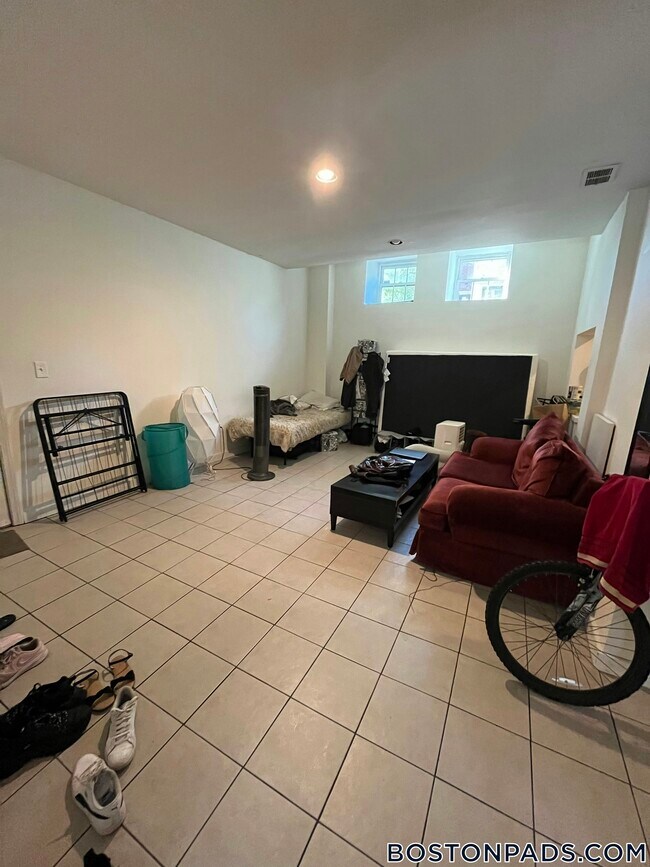 452 Park Dr Unit 22, Boston, MA 02215
