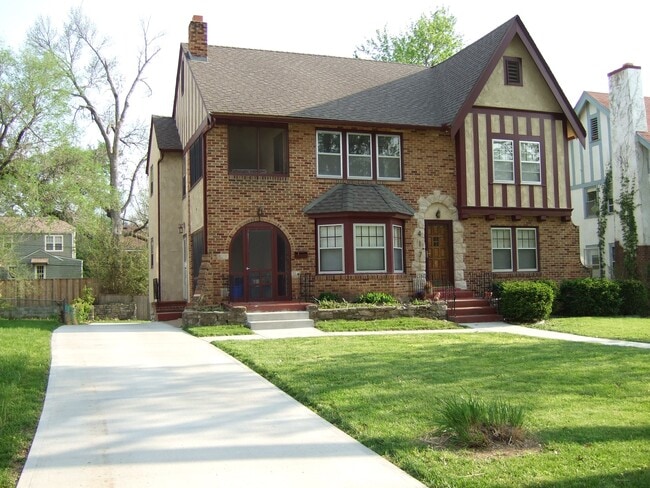 417 E Meyer Blvd unit 417 Upstairs apartme, Kansas City, MO 64131 - photo 2