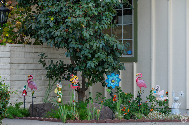 Heather Glen is home to eye catching front yards.