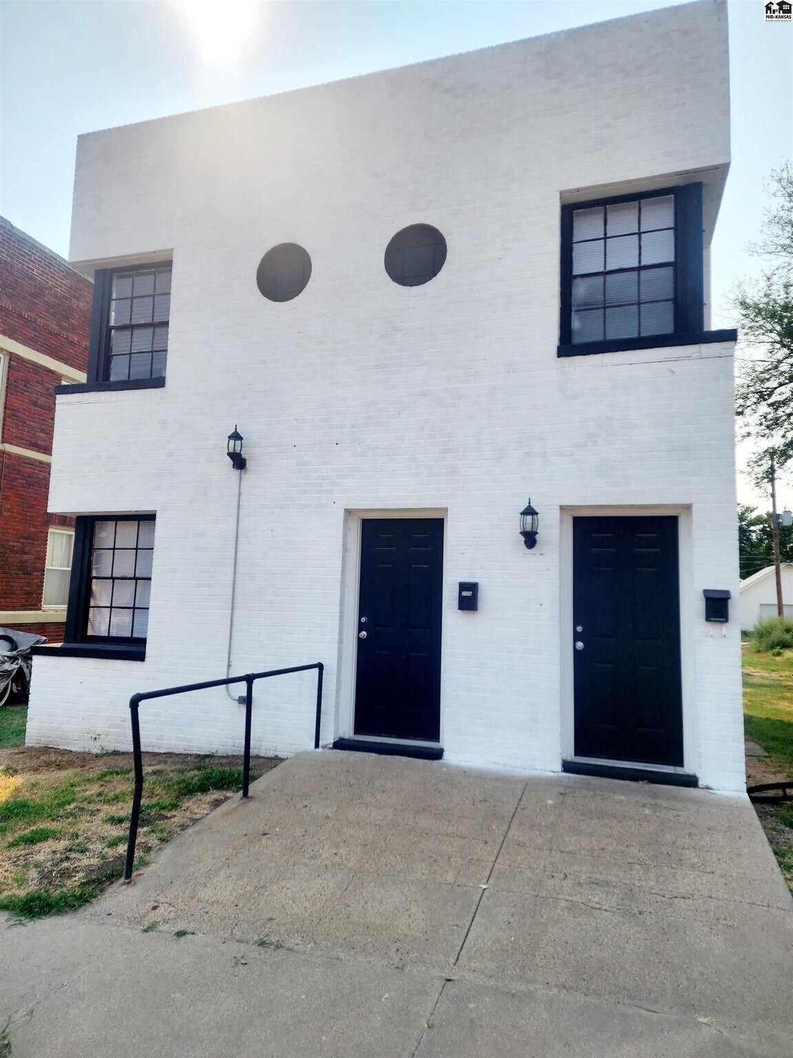 209 West Ave S unit Top, Lyons, KS 67554 - photo 1