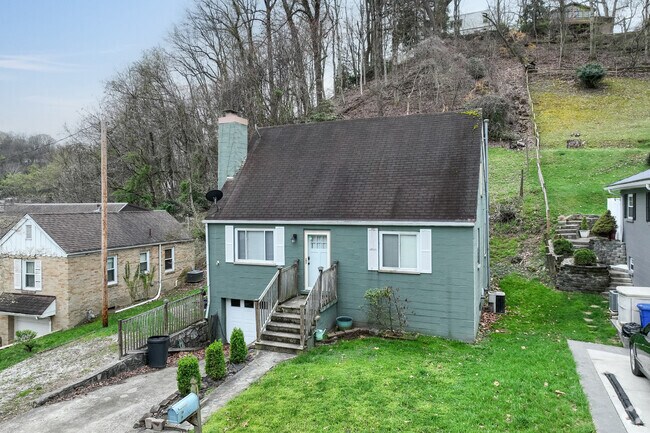 Homes in Oakridge-Greenbriar showcase it's rich history with its authentic architecture.