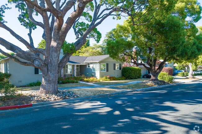 Lyon Hoag is mostly single family ranch homes.