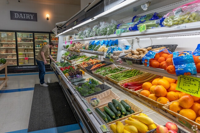 Stone Gardens Farm Market has fresh, local produce in Shelton.