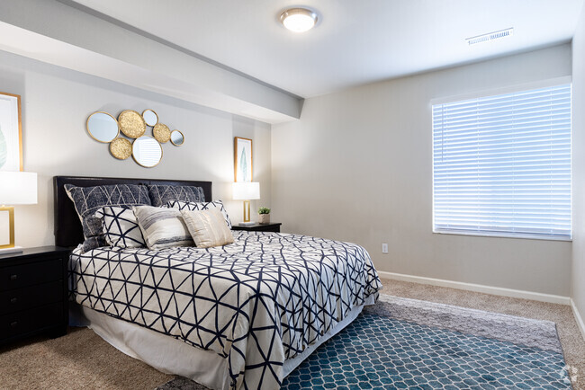 2BR, 1BA - 950SF