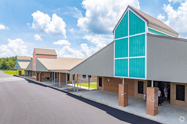 Citrus Springs Middle School has 821 students in grades 6-8.