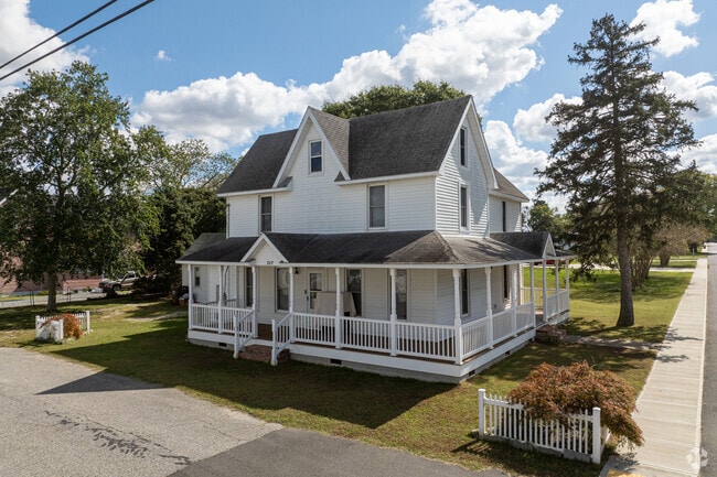 Home styles in Sharptown include farmhouses built in the early 1900s.