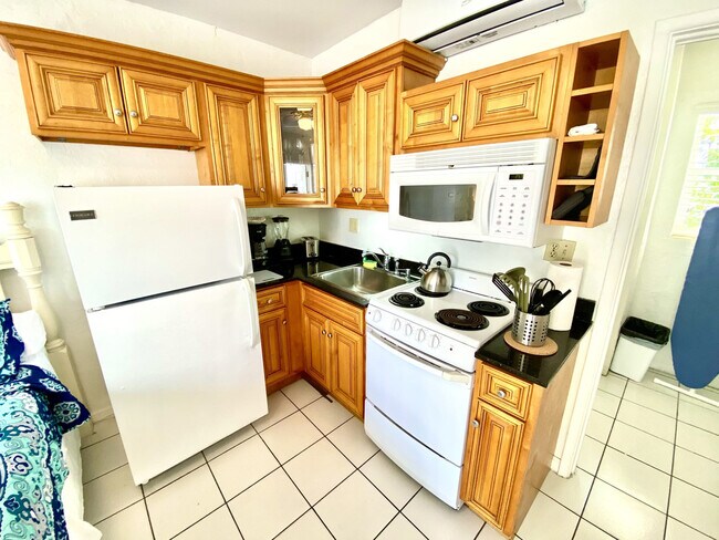 322 Oregon St unit FL2-ID1034664P, Hollywood, FL 33019 - photo 6