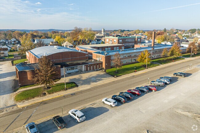 Carrollton Elementary School has a student-teacher ratio of 17 to 1.