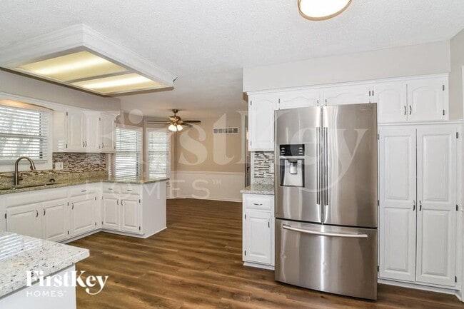 1432 E Sheridan Bridge Ln, Olathe, KS 66062 - photo 5