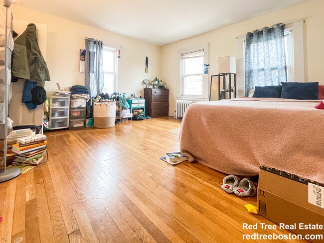 28A Cherry St unit 4-bed1bath, Somerville, MA 02144 - photo 7