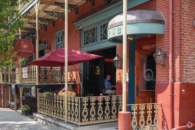 Jim Thorpe’s Broadway Grille and Pub features a varied lunch menu in a welcoming atmosphere.