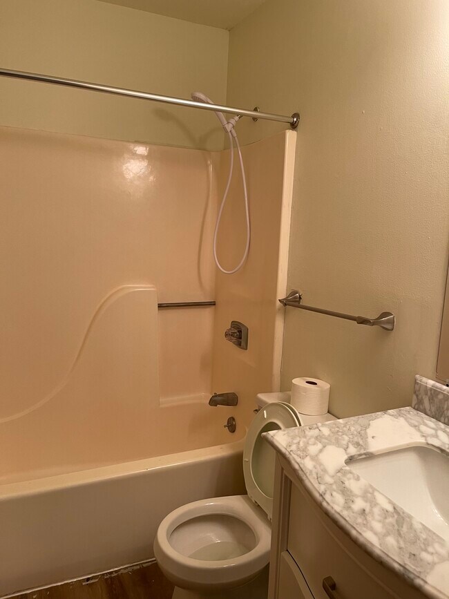 Royal Heights, Charleston, IL 61920 - photo 3