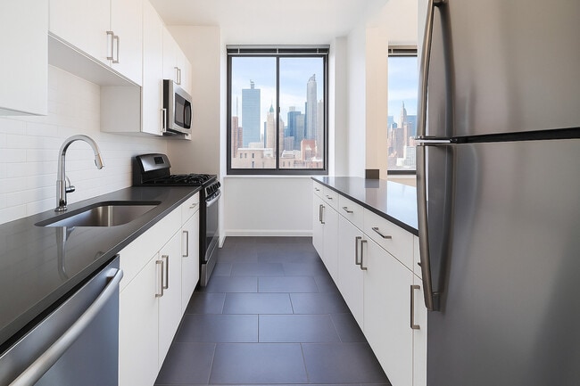 504 W 55th St, New York, NY 10019 - photo 4