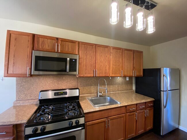 1520 W Champlost Ave unit 3F, Philadelphia, PA 19141 - photo 2