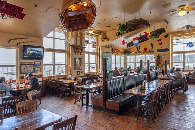 Tugboat Annie's near Burbank-Elliot features nautical décor with great views of the marina.