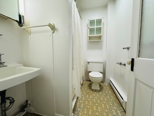 519 Market St unit 2nd Floor Apartment, Williamsport, PA 17701 - photo 6