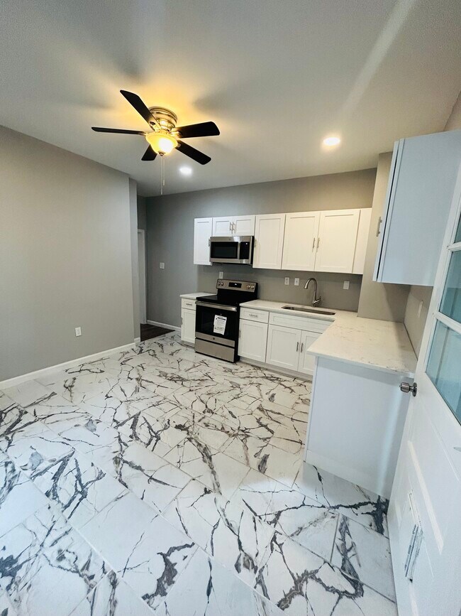 307 Washington St, Royersford, PA 19468 - photo 4