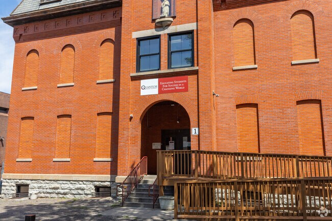 Quantum Steam Academy Charter School is in the West Side neighborhood.