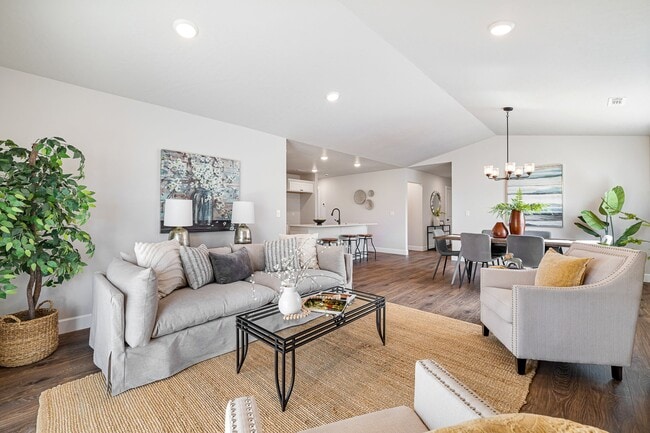 1050 NW Fairway Rd, Madras, OR 97741 - photo 2