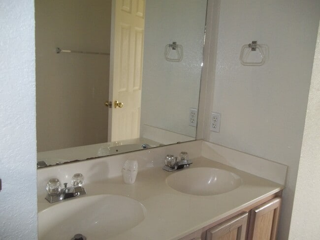 2205 Garrett Dr, Killeen, TX 76543 - photo 4