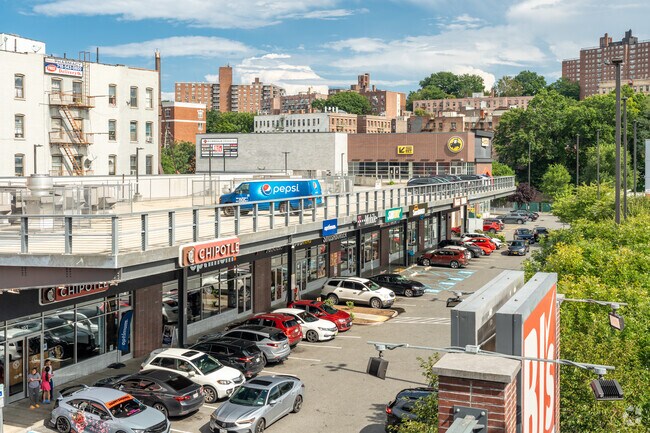 Riverdale Crossing also offers on site parking for added convenience for shoppers.