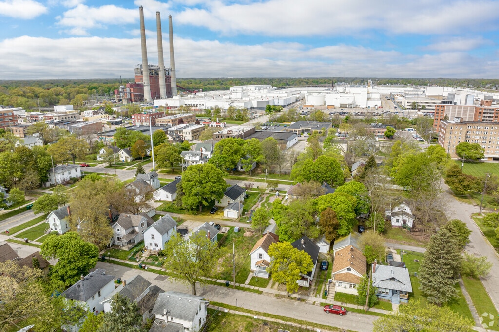 REO Town Apartments 206 E Malcolm x St, Lansing, MI
