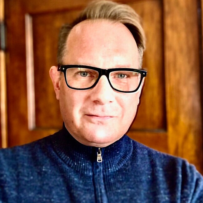 Agent Photo