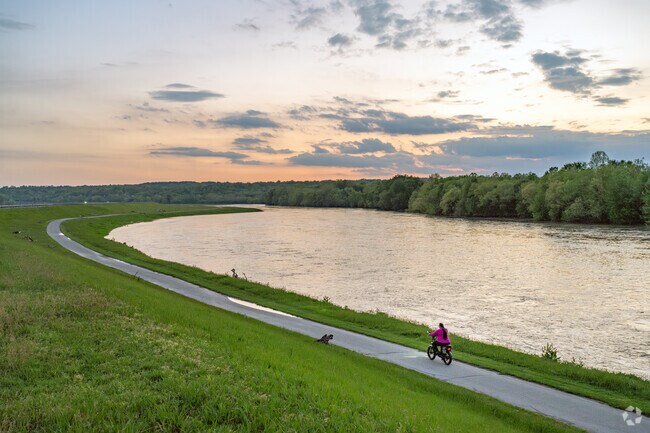 The Great Miami River Recreational Trail is ideal for Euclid Heights-Runnymede hikers and bikers.