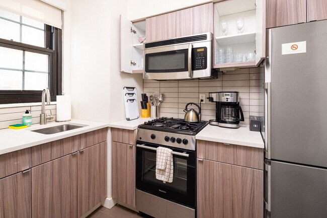413 E 50th St unit ID1058802P, New York, NY 10022 - photo 4